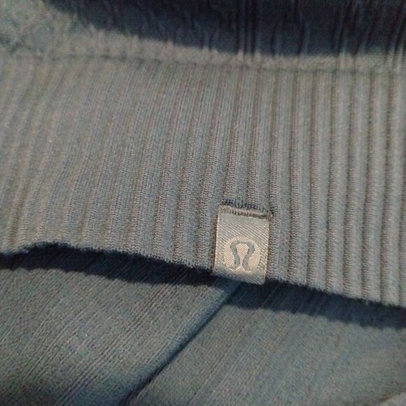 Lululemon Women's‎ Pullover Sweater Size 8 Blue Long Sleeve Cozy Crew Neck - Picture 8 of 9